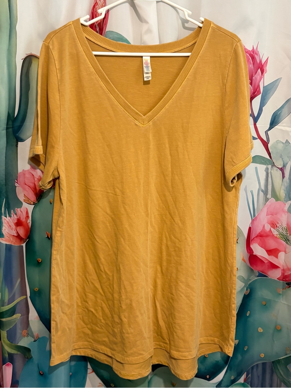 LuLaRoe Womens 2XL Mustard/Gold Solid Basic V-Neck Short Sleeve Jersey Tee